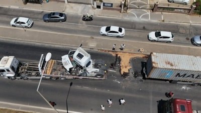 Antalya'da iki tırın çarpıştığı kaza D-400'ü kilitledi