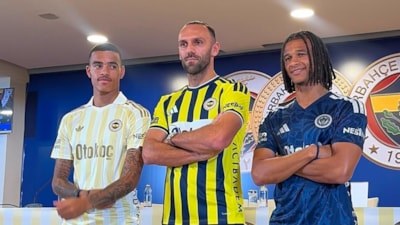 Fenerbahçe'de yeni transferler için imza töreni düzenlendi
