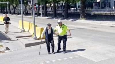 Kastamonu'da trafik polisinden örnek davranış