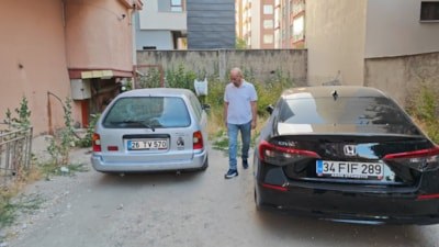 Eskişehir'de park halindeki iki otomobil 5 kurşunun hedefi oldu