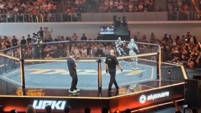 Çin'de dünyanın ilk robot MMA dövüşü düzenlendi