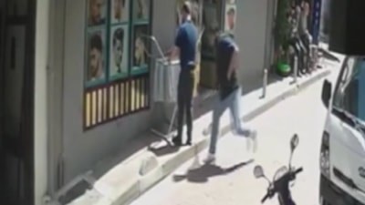 İstanbul'da saç kesimini beğenmeyen şahıs berberini bıçakladı