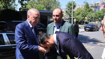 Cumhurbaşkanı Erdoğan, AK Parti İstanbul İl Başkanlığı'nı ziyaret etti