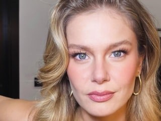 Burcu Biricik kızını paylaştı! Annesinin kopyası