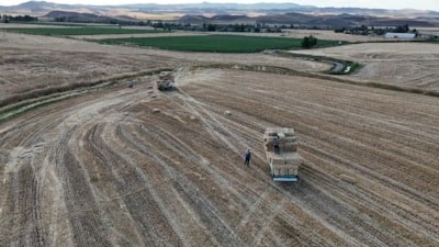 Yozgat'ta hasat sonrası balya mesaisi: Günlük kazanç 7 bin lirayı buluyor