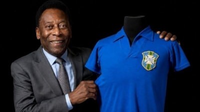 Pele'nin 1958 finalinde giydiği forma rekor fiyata satıldı