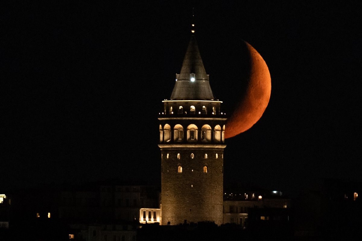 İstanbul semalarında hilal büyüledi - Resim 2