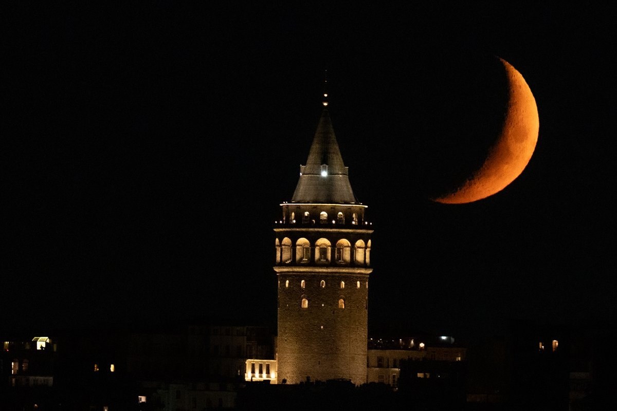 İstanbul semalarında hilal büyüledi - Resim 5