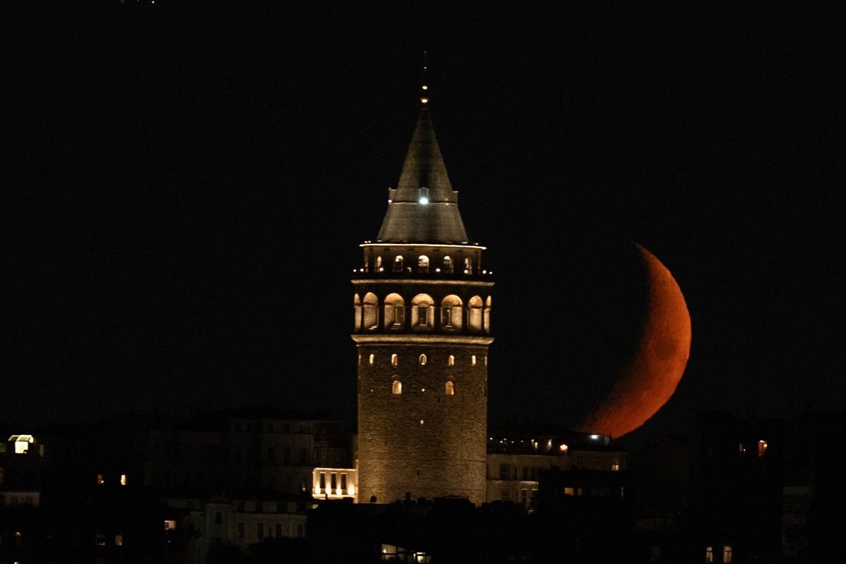 İstanbul semalarında hilal büyüledi - Resim 6