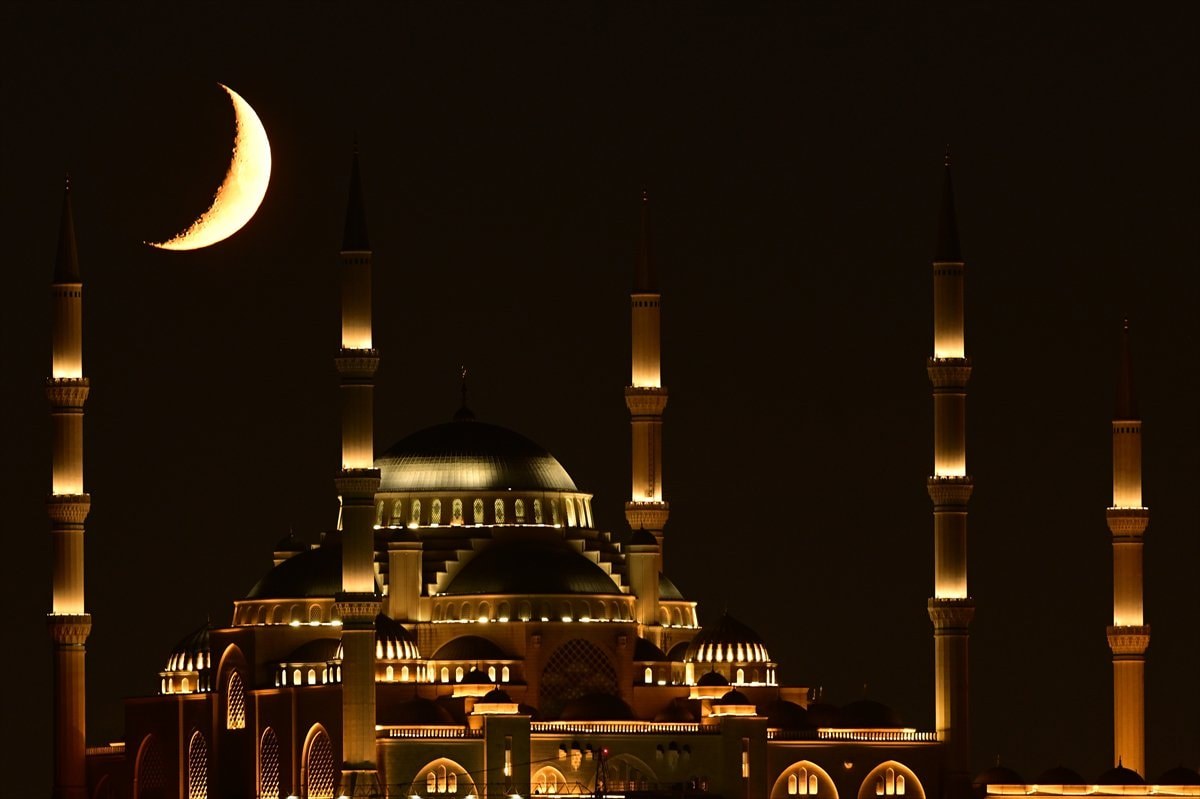 İstanbul semalarında hilal büyüledi - Resim 7