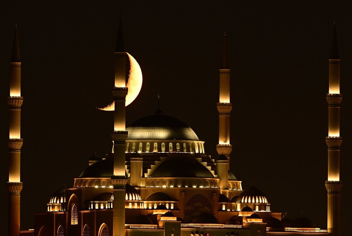 İstanbul semalarında hilal büyüledi - Resim 11