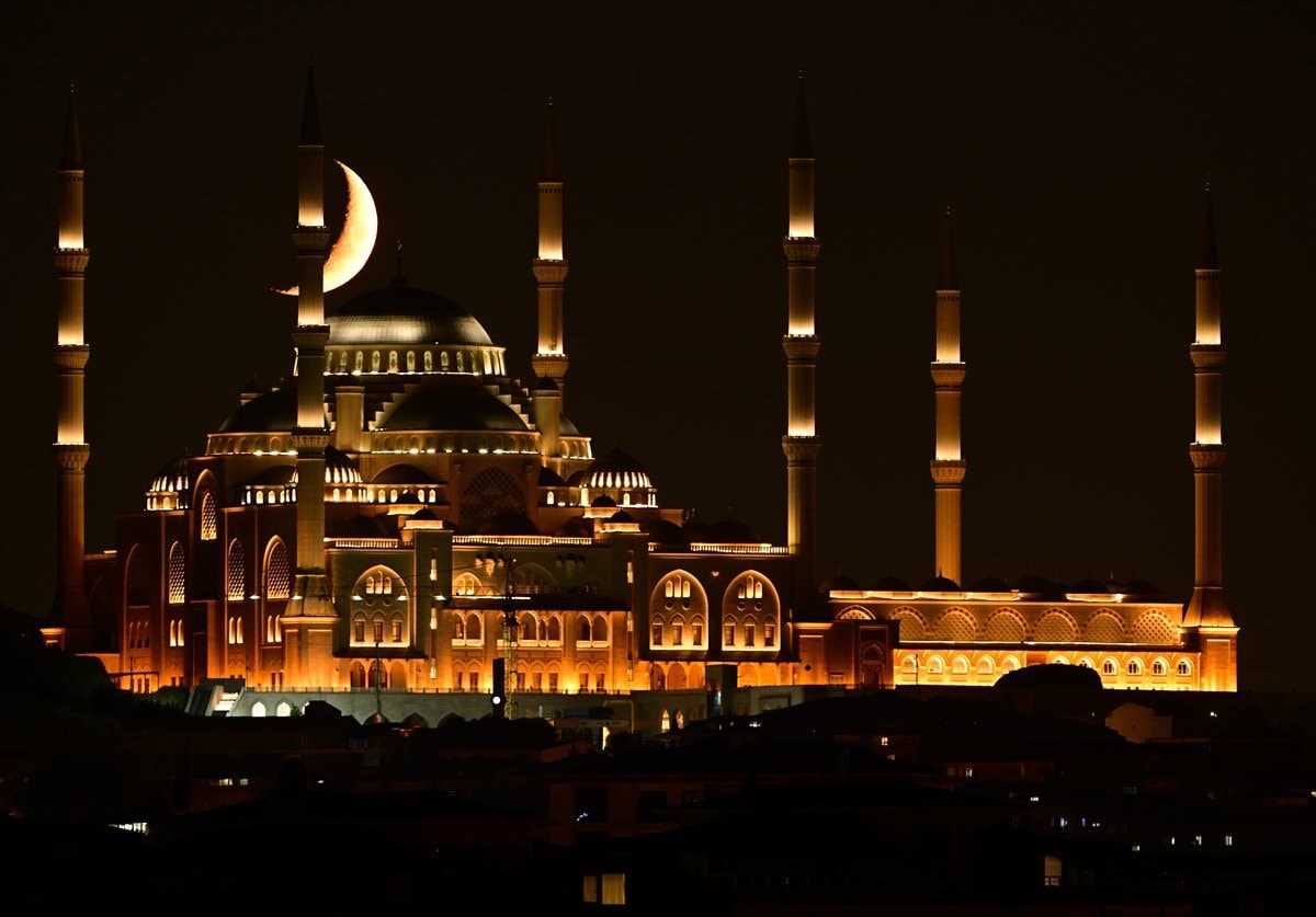 İstanbul semalarında hilal büyüledi - Resim 13