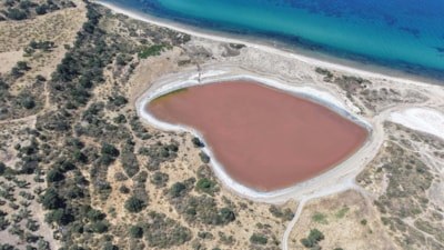 Çanakkale'deki Kalpli Göl yeniden pembeye büründü