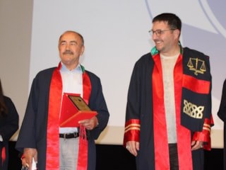 Kayseri'de 79 yaşındaki adam, Hukuk Fakültesi'nden mezun oldu