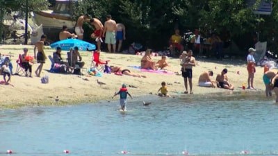 İstanbul'da sıcak havayı fırsat bilenler Caddebostan Sahili'ne akın etti