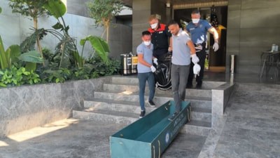 Antalya'da otel odasında şüpheli ölüm: Yanındaki kimyasal madde alarma geçirdi