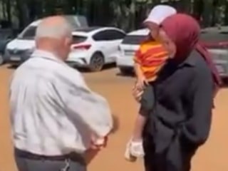 Bursa'da elma şekeri için ağlayan Ela'nın yardımına jandarma koştu