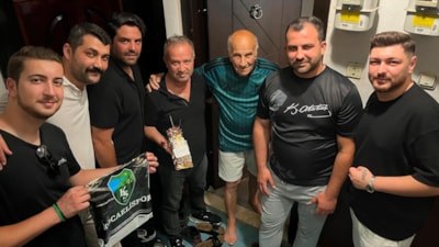 Kocaelispor'un yaşayan en yaşlı eski oyuncusu Sümer Yüzer'in yaş günü kutlandı