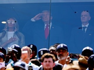 Dünya Kupası finalinde olağanüstü güvenlik: Donald Trump maçı zırhlı camın arkasından izledi