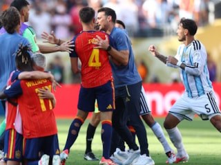 Arjantinli futbolcular yenilgiyi hazmedemedi: İspanyol oyunculara saldırdı!