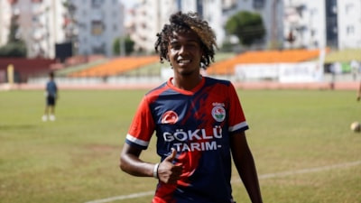 Mersin'de Sudanlı annenin Yörük oğlu Ahmet: Futbol kariyerimde ilerlemek istiyorum