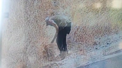 Ankara'da otluk alanda yangın çıkaran şüpheli görüntülendi