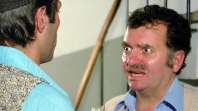 Kapıcılar Kralı'nın huysuz yöneticisi Zafer'in son hali! "Bonjour Albayım"