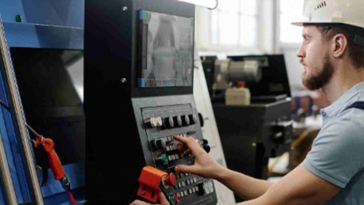 CNC operatörlüğü geleceğin yüksek gelirli mesleği olarak öne çıkıyor