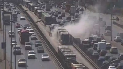 İstanbul'da metrobüste yangın: Seferlerde aksama yaşandı