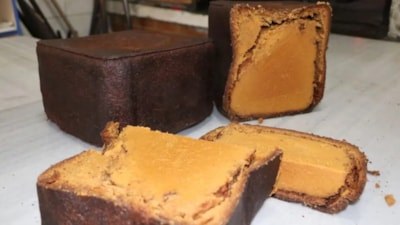 150 yıldır közde pişiyor, teneke teneke tüketiliyor: Bu ekmek 24 saat soğumuyor