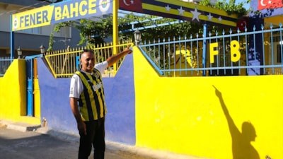 Evini boyattı! Fenerbahçeli depremzedenin sarı-lacivert sevgisi
