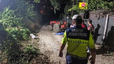 Bursa'da devrilen traktörün sürücüsü öldü