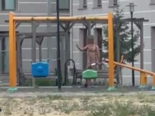 Kocaeli'de elinde bıçakla cinnet geçiren şahsı polisler ikna etti