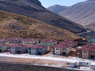 Murat Kurum Adıyaman'da inşa edilen köy evlerini paylaştı