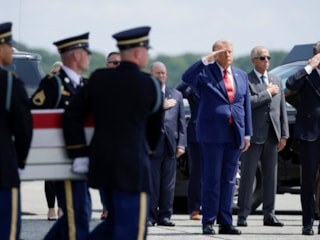 Trump, Ürdün'de ölen ABD askerlerinin cenazelerini karşıladı