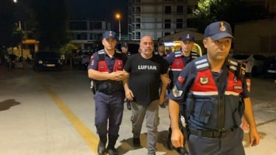 Ünlü yönetmen Ezel Akay, uyuşturucu operasyonunda gözaltına alındı