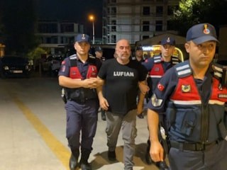 Ünlü yönetmen Ezel Akay, uyuşturucu operasyonunda gözaltına alındı