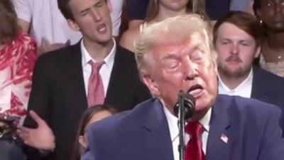 Donald Trump'ın mimiklerini taklit eden genç viral oldu