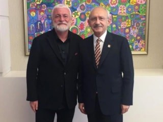 Kılıçdaroğlu için şarkı yapan Onur Akın, Kılıçdaroğlu'nun genel başkanlığı nedeniyle CHP'den istifa etti