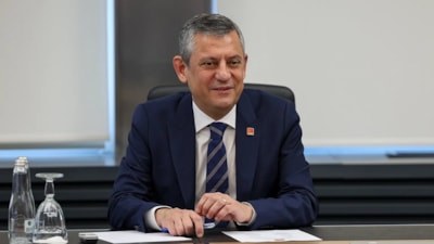 Özgür Özel yeni partisinin dilekçesini verip, cuma namazına gidecek