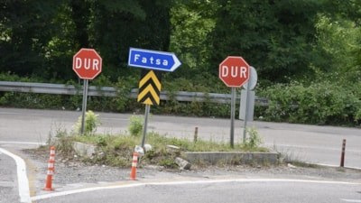 Ordu’da sürücülerin kafasını karıştıran kavşakta tabela yoğunluğu azaltıldı