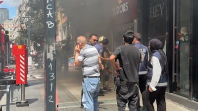 İstanbul'da 7 katlı binada yangın çıktı
