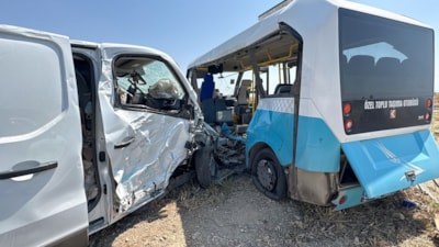 Manisa'da panelvan ile halk otobüsü çarpıştı: 1 ölü, 11 yaralı