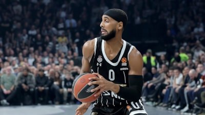 Brandon Davies basketbolu bıraktı!