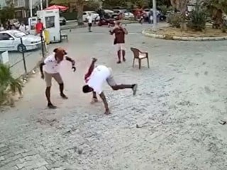 Muğla'da bıçaklı kavga kamerada