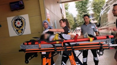 Bursa'da demir kapı altında kalan 3 yaşındaki çocuk ağır yaralandı