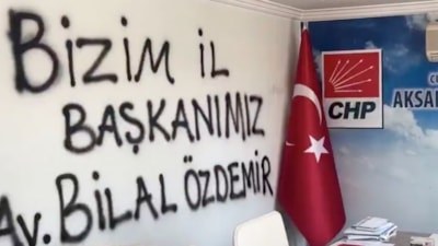 Aksaray'da boşaltılan CHP binası harabeye döndü