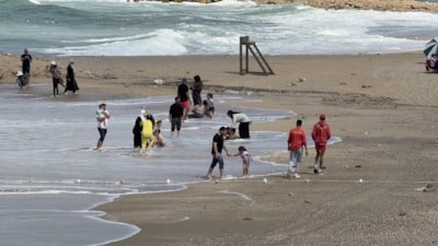 Arnavutköy'de dalga alarmı: Cankurtaranlar tehlikeyi önlemek için seferber oldu