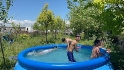 Karslı çocuklar harçlıklarını birleştirdi, hayallerine yüzdü