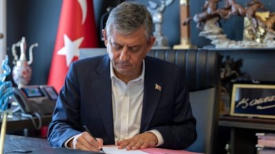 Özgür Özel'in 'Yeni Parti'si için dilekçe bakanlığa ulaştırıldı
